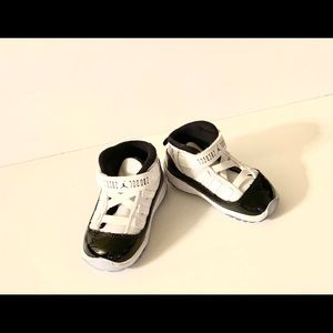 Toddler Jordan 11 Retro White & Black Concord.